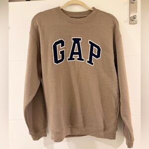 GAP Crewneck Sweater in Tan